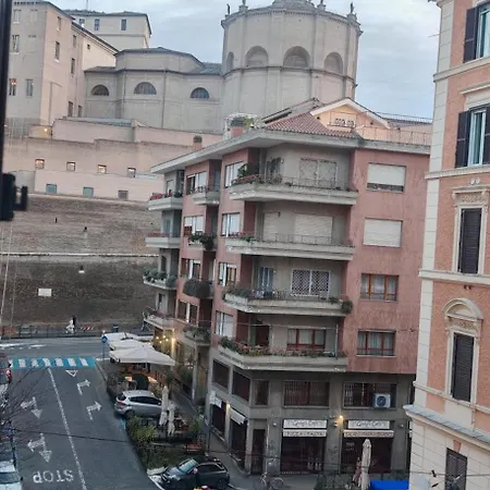 Front Vatican Museum Rom