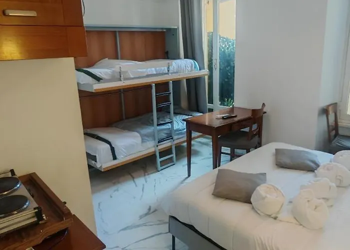 Front Vatican Museum Apartman